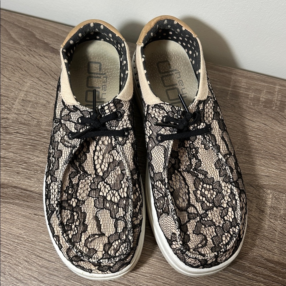 Hey Dude Women’s Wendy Slip On sneaker black lace - Picture 2 of 7